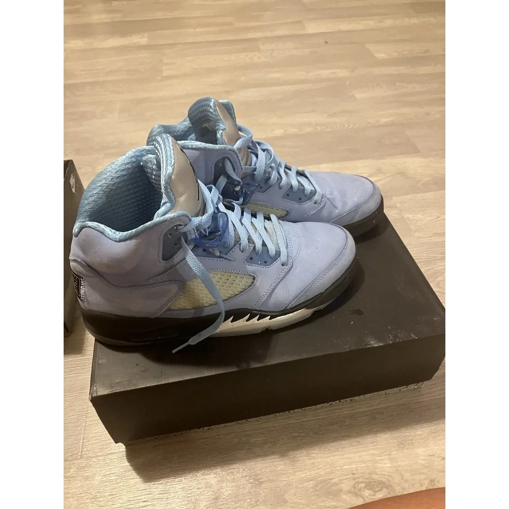 Nike Air Jordan 5 Retro UNC University Blue Sneakers Size 10 DV1310-401